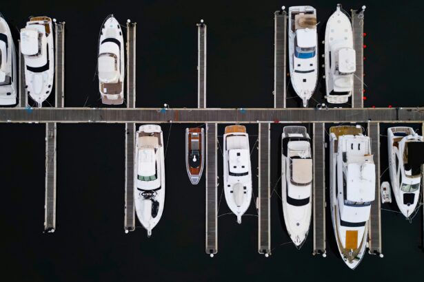 Arc boat port