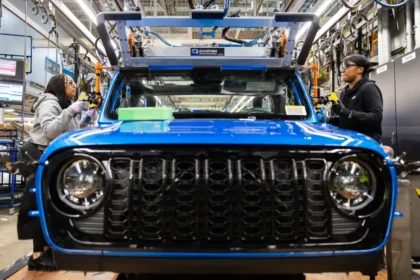 Stellantis Invests $13B to Revive U.S. Manufacturing, Create 5,000 Jobs 7 Jeep-Gladiator-2024-factory