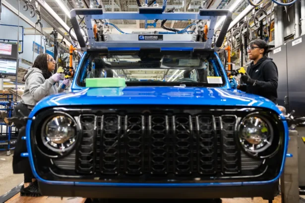 Jeep-Gladiator-2024-factory