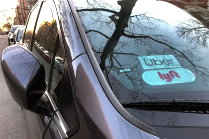 California Grants Uber and Lyft Drivers the Right to Unionize Under New Law 7 UBER-LYFT