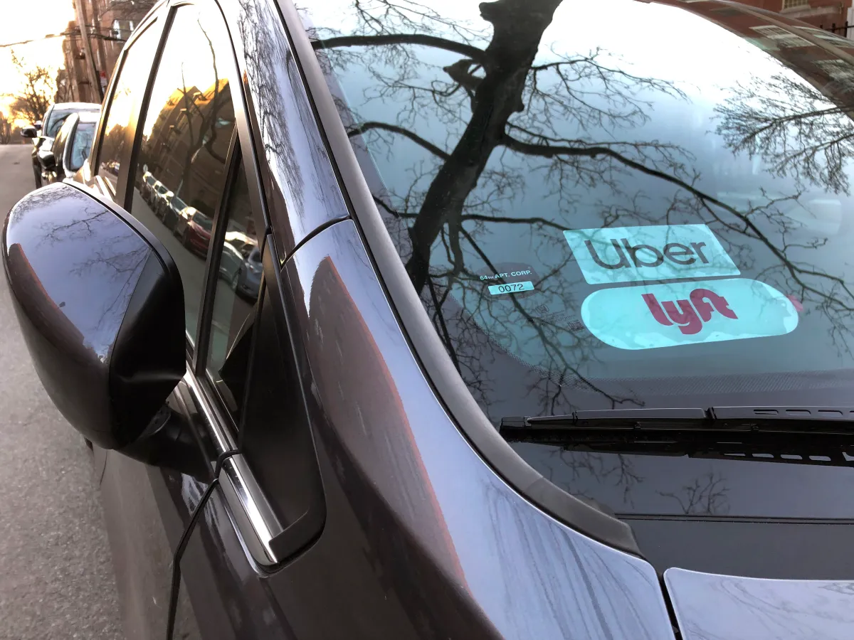 California Grants Uber and Lyft Drivers the Right to Unionize Under New Law 1 UBER-LYFT