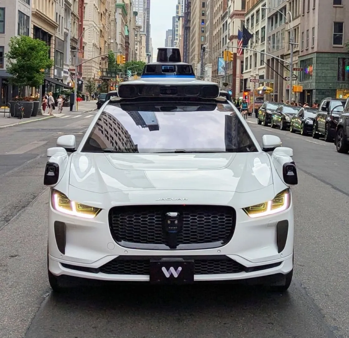 Waymo Under Investigation After Robotaxi Drives Past Stopped School Bus 1 waymo-nyc