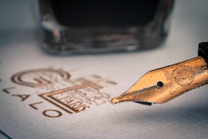 The Best Free AI Writing Generator: 5 Tools Tested for Marketers